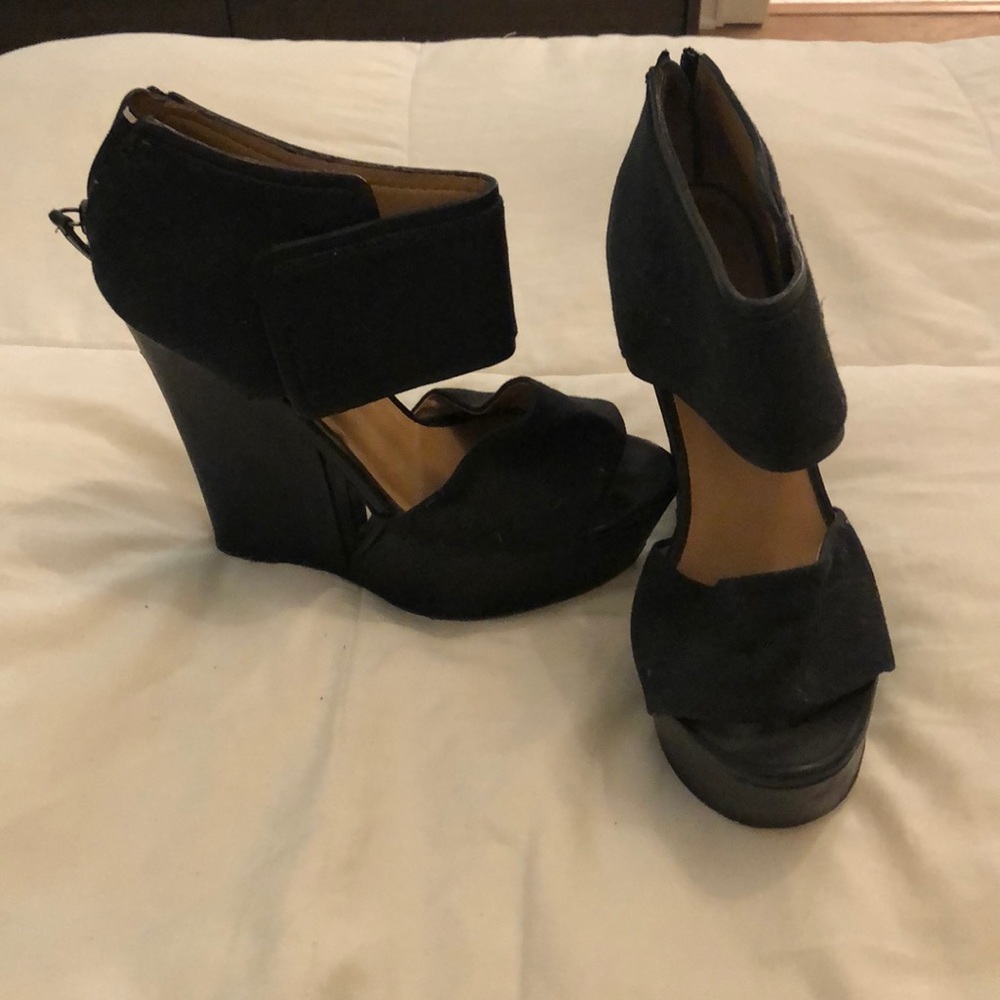 Wedge heels